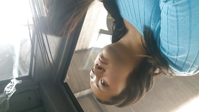 Bare boned วีดีโอ โป้ teen Leona Mia is stimulating clit with fingers