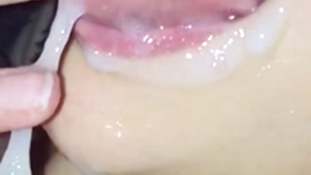 สีน้ำตาลผมยาว milf ดู วีดีโอ โป๊ แหย่ในสไตล์คนชอบสุนัข